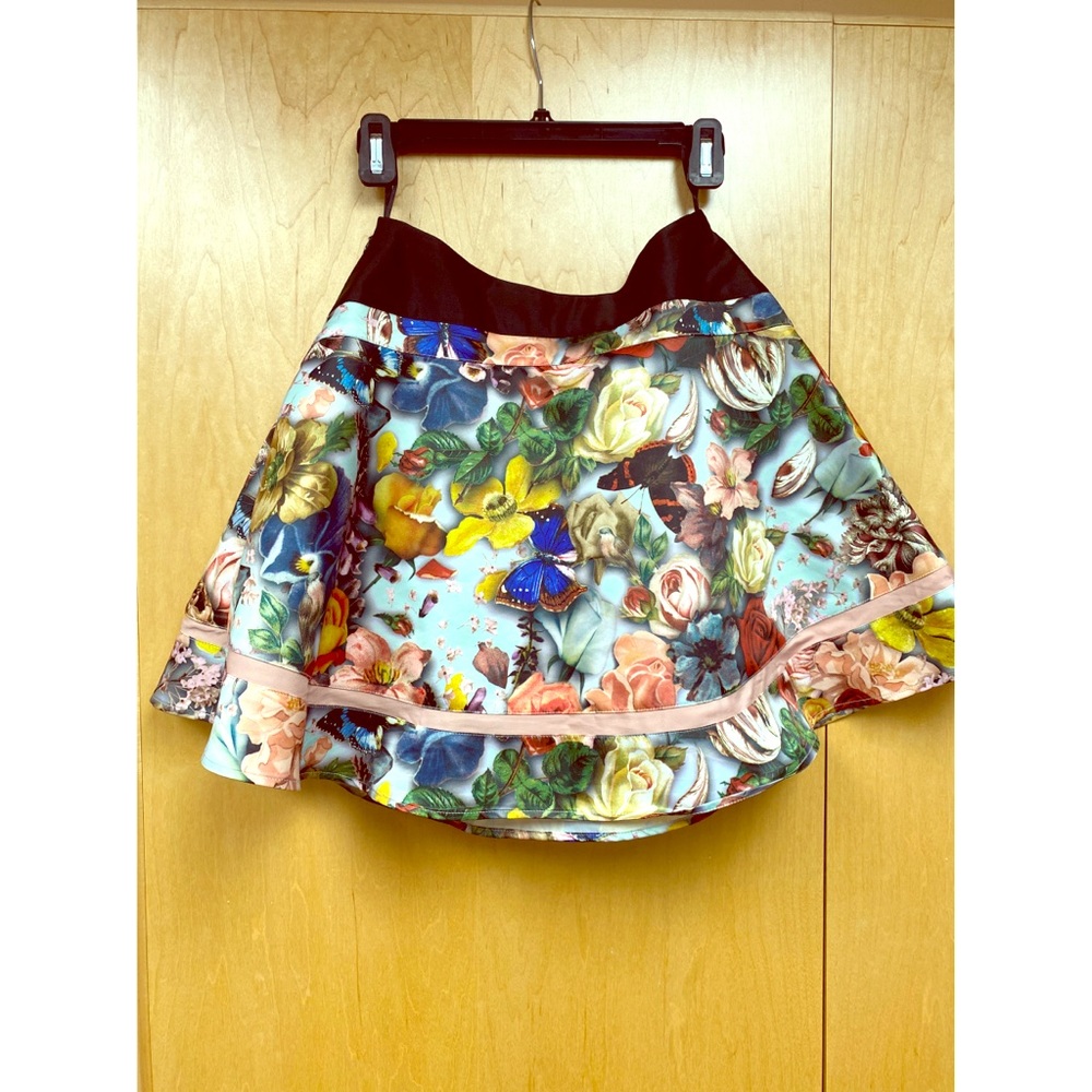 Beautiful Ted Baker London floral skirt. US Sz 6